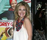 Drew Barrymore avait vraiment beaucoup d'imagination cette semaine ! Jeudi soir, c'est dans une longue robe blanche au décolleté tribal que la comédienne est apparue.  
