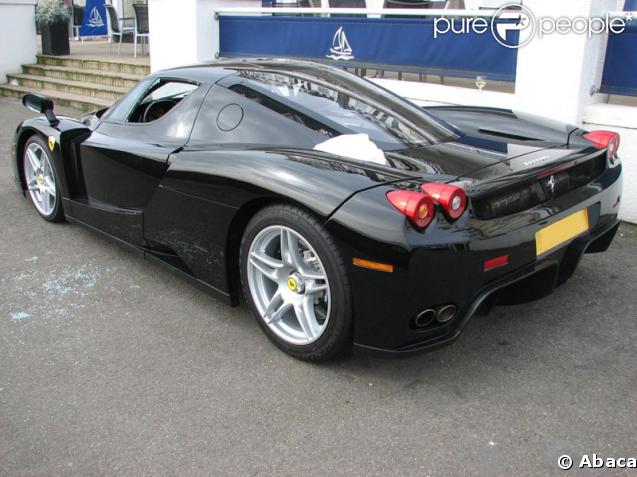 La voiture de Jay Kay de Jamiroquai, une Ferrari Enzo, vandalisée le 3 mars 2009 par un pâtissier jaloux