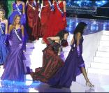Chloé Mortaud et Rébecca Erivan sur le plateau de Miss France 2009