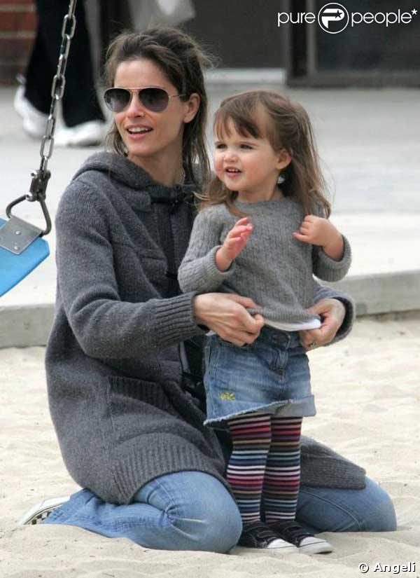 Amanda Peet passe l'après-midi au parc à Cold Water avec sa fille Frances Pen Benioff