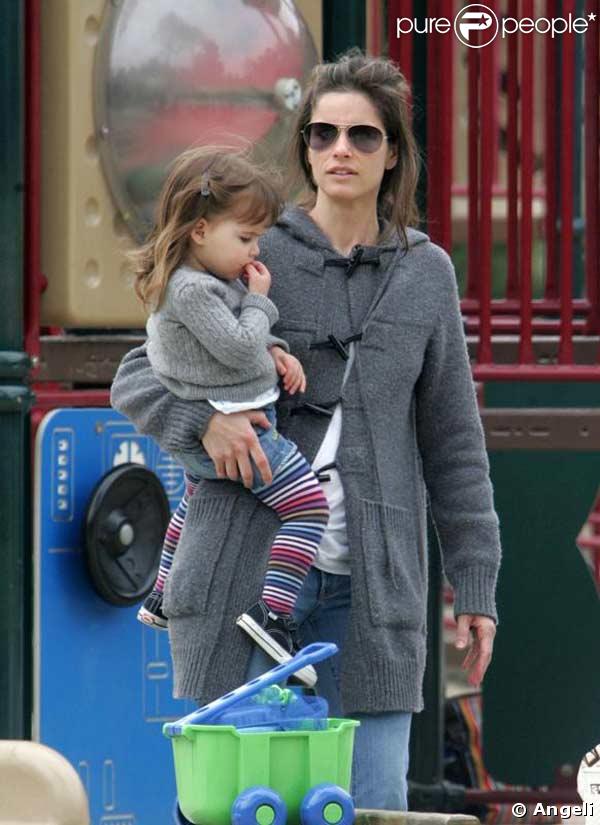 Amanda Peet passe l'après-midi au parc à Cold Water avec sa fille Frances Pen Benioff
