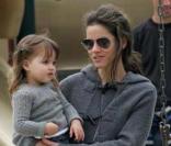 Amanda Peet passe l'après-midi au parc à Cold Water avec sa fille Frances Pen Benioff