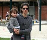 Amanda Peet passe l'après-midi au parc à Cold Water avec sa fille Frances Pen Benioff