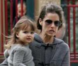 Amanda Peet passe l'après-midi au parc à Cold Water avec sa fille Frances Pen Benioff
