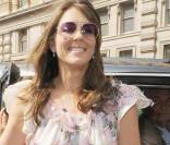 Liz Hurley arrive au mariage de PATSY KENSIT ET JEREMY HEALY le 19 avril 2009 ! 