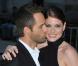 Debra Messing, irrésistible, reçoit un baiser délicat pour la soirée Vanity Fair avec toutes les stars !
