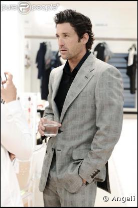 Patrick Dempsey symbolise le novo-casual, un type d'homme nouveau, qui reste lui-même en toutes circonstances. A 43 ans, l'interprète de Derek Sheperd dans Grey's Anatomy fait rêver les femmes du monde entier.
