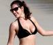 La plantureuse Kelly Brook profite des joies du soleil à St Barth. Celle qui est souvent surnommée la femme parfaite doit effectivement faire des envieuses, dans son classique deux pièces noir. 