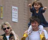 Michelle Williams, sa fille Matilda et Spike Jonze se baladent à Brooklyn