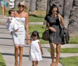 Mariage de David Martinon : Laeticia Hallyday avec Joy et Jade 