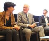 Rachida Dati mercredi soir le 22 avril, à la salle Victor Hugo de l'Assemblée Nationale avec les jeunes UMP. Très amusée et souriante aux côtés de Michel Barnier, saluant Jean Sarkozy et plaisantant avec son entourage.