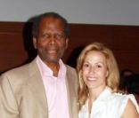 Sidney Poitier et Sheryl Crow lors de la réception en l'honneur des First ladies of Africa à West Hollywood le 20 avril 2009