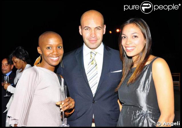 Billy Zane, Rosario Dawson et une invitée lors de la réception en l'honneur des First ladies of Africa à West Hollywood le 20 avril 2009