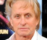 Michael Douglas à la Première du film Ghosts of Girlfriends past au Grauman's Chinese Theatre de Hollywood