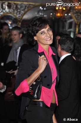 Inès de la Fressange aide une association pour les enfants