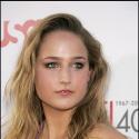 La très jolie Leelee Sobieski... déjeuner en tête-à-tête sous le soleil californien !