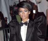 Rihanna à la soirée Costume Institute au Metropolitan Museum de New York, simplement heureuse 