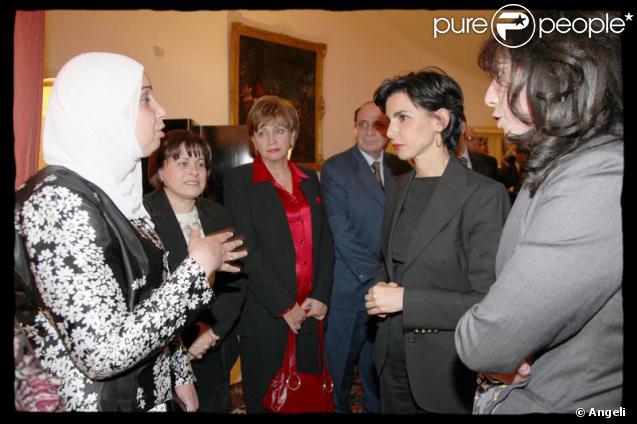 Rachida Dati est pensive, lors de son déplacement en Jordanie. Sa fille Zohra est malade et est restée à Paris. 