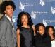 Jada Pinkett-Smith, entourée de ses deux enfants - Jaden et Willow - et de son beau-fils Trey, au Beverly Wilshire Hotel, à Los Angeles, à l'occasion du prestigieux Simon Wiesenthal Center's 2009 National Tribute Dinner, le 5 mai 2009 ! 
