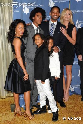 Jada Pinkett-Smith, Trey Smith, Jaden Smith, Willow Smith, Will Smith et Charlize Theron, au Beverly Wilshire Hotel, à Los Angeles, à l'occasion du prestigieux Simon Wiesenthal Center's 2009 National Tribute Dinner, le 5 mai 2009 !