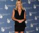 Charlize Theron affiche d'irrésistibles gambettes, au Beverly Wilshire Hotel, à Los Angeles, à l'occasion du prestigieux Simon Wiesenthal Center's 2009 National Tribute Dinner, le 5 mai 2009 ! 