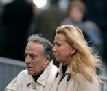 Adieu Carlos, adieu l'ami ! Daniel Hechter et Fiona Gélin