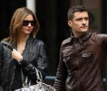 Miranda Kerr et Orlando Bloom cherchent un taxi, dans le quartier de Chelsea, à New York, le 3 mai 2009 !