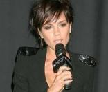 Victoria Beckham, absolument divine hier à New York pour présenter la nouvelle campagne Armani dont elle est l'égérie