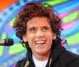 Mika chante pour le lancement de la Fiat 500 à Londres