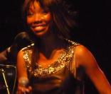 Brandy en concert au Bataclan