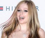Avril Lavigne, lors du 16e Annual Race to Erase, qui s'est tenu dans l'enceinte du très luxueux Hyatt Regency, à Century City, au nord de Los Angeles, le 8 mai 2009 ! 