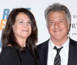 Dustin Hoffman et sa femme Lisa, lors du 16e Annual Race to Erase, qui s'est tenu dans l'enceinte du très luxueux Hyatt Regency, à Century City, au nord de Los Angeles, le 8 mai 2009 ! 