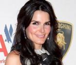 Angie Harmon, lors du 16e Annual Race to Erase, qui s'est tenu dans l'enceinte du très luxueux Hyatt Regency, à Century City, au nord de Los Angeles, le 8 mai 2009 ! 