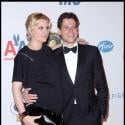 Alice Evans très enceinte au bras de sa star de mari, aux côtés d'Avril Lavigne et Angie Harmon... pour une soirée très glamour !