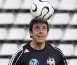 L'autre passion de Patrick, c'est le foot. Et il se défend plutôt bien ! Ici lors d'un match caritatif, en mai 2008. 