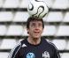 L'autre passion de Patrick, c'est le foot. Et il se défend plutôt bien ! Ici lors d'un match caritatif, en mai 2008.