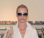Nicolette Sheridan à la sortie de chez son esthéticienne à Beverly Hills le 12 mai 2009