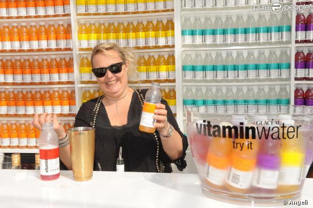 Valérie Damidot à la plage  Vitamin Water  à Cannes lors du 62ème Festival du Film de Cannes.