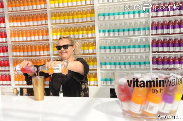 Valérie Damidot à la plage  Vitamin Water  à Cannes lors du 62ème Festival du Film de Cannes.