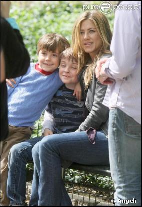 Jennifer Aniston sur le tournage de The Baster à New York avec Jason Bateman le 14 mai 2009