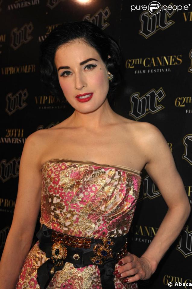 Dita von Teese a offert un superbe chaud au VIP Room, le 18 mai, à Cannes !