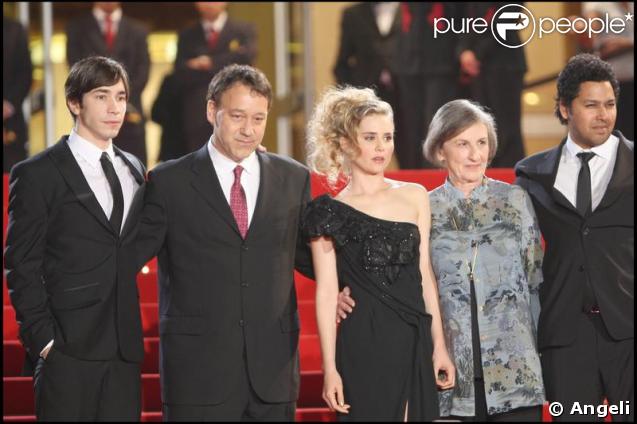 Lorna Raver, Dileep Rao, le réalisateur Sam Raimi, Alison Lohman et Justin Long pour la présentation du film Jusqu'en Enfer le 20 mai 2009 durant le 62e Festival de Cannes