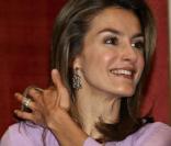 Letizia d'Espagne ce matin à Madrid, ravissante en violet