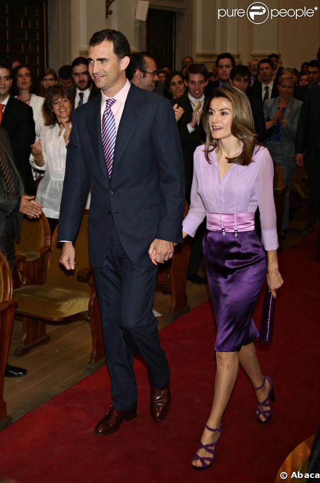 AGENDA DE LOS PRINCIPES DE ASTURIAS - Página 47 219064-letizia-d-espagne-et-felipe-ce-matin-a-637x0-3