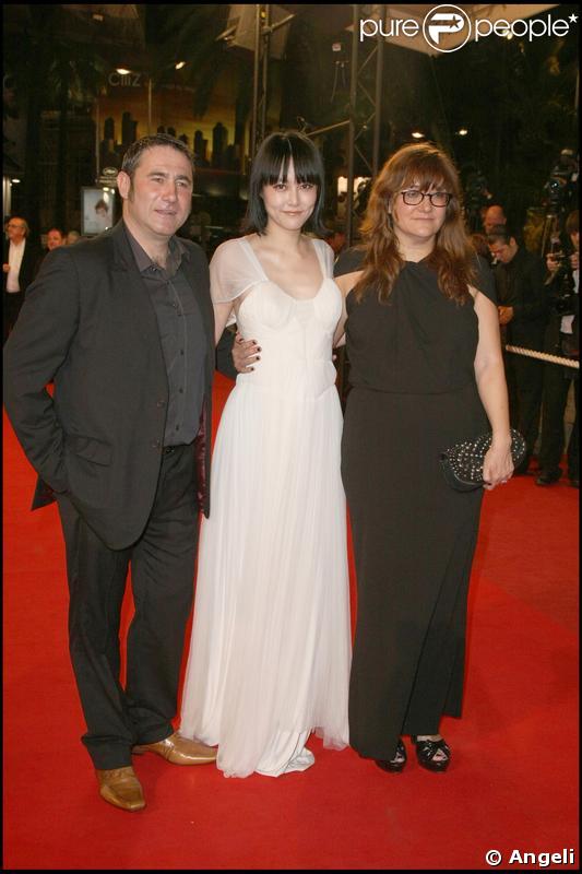 Sergi Lopez, Rinko Kikuchi et Isabel Coixet lors de la montée des marches pour le film Map of the sounds of Tokyo le 23 mai 2009