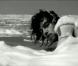 Julien Doré se dévoile en baigneur en dévoilant le clip des Bords de mer