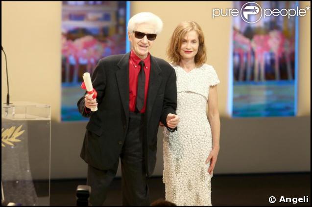 Isabelle Huppert et Alain Resnais durant la cérémonie de clôture du 62e Festival de Cannes