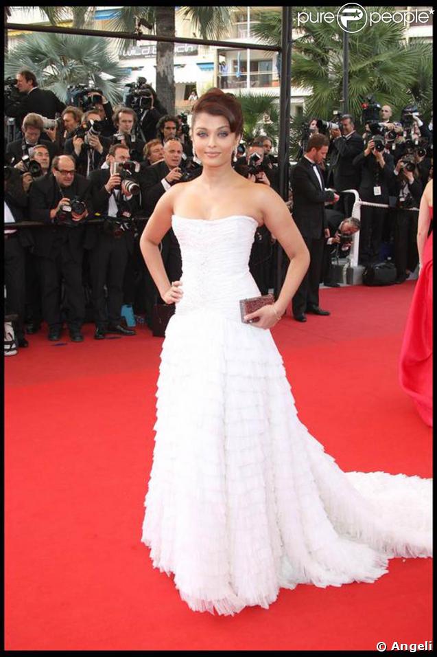 Aishwarya Rai lors de la montée des marches du film  Up  durant le Festival de Cannes 2009