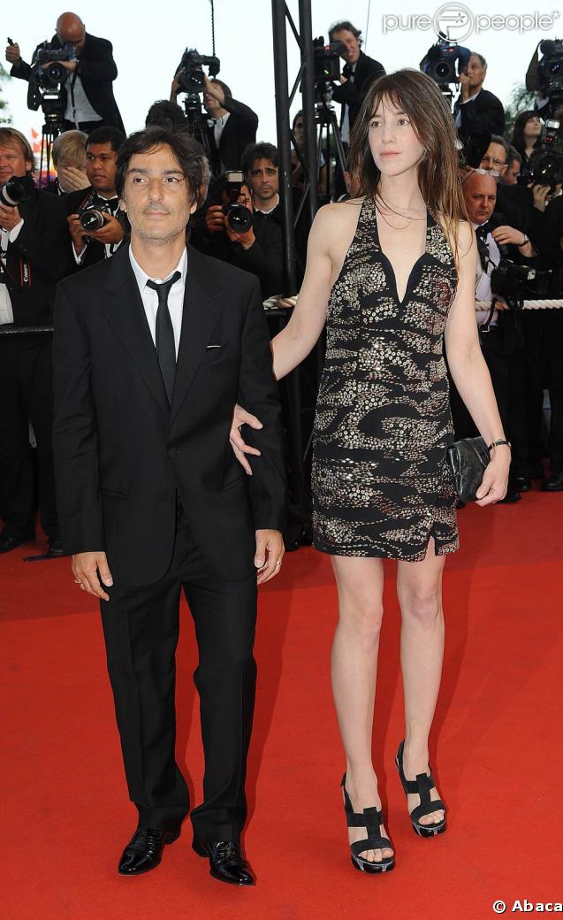 Charlotte Gainsbourg et son mari Yvan Attal lors de la montée des marches du film  Coco Chanel et Igor Stravinsky  durant le Festival de Cannes 2009