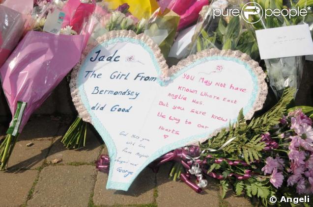 Hommage des fans lors des obsèques de Jade Goody